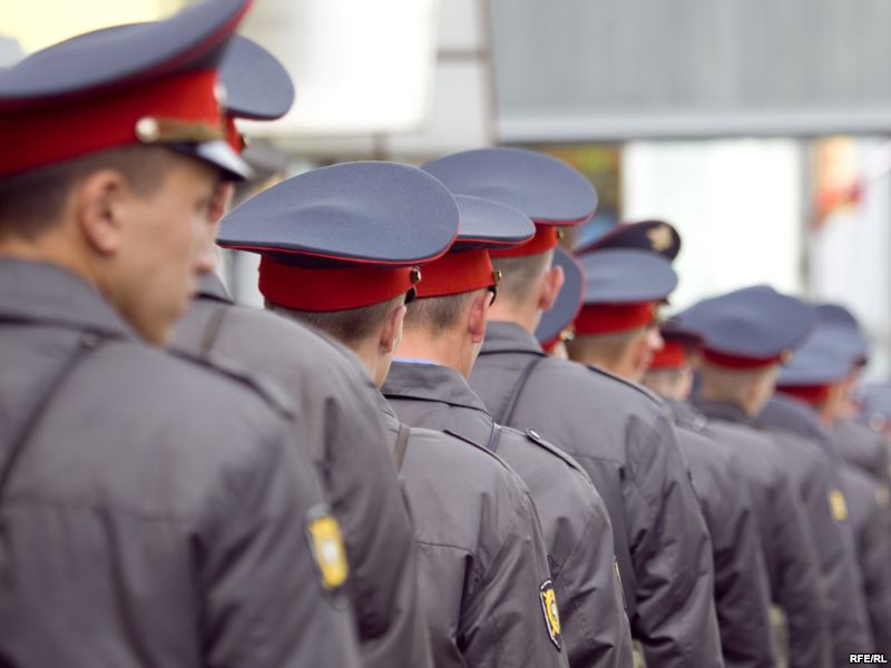 Уральск. Уволенные полицейские требуют 7 миллионов тенге