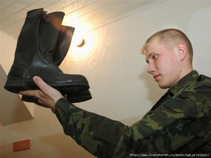 В Атырау провожают первых новобранцев