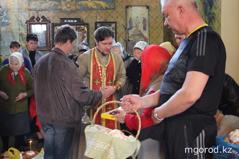 В храмах Уральска прошла пасхальная литургия