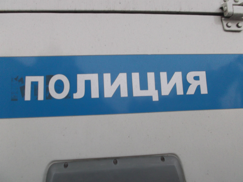 В ЗКО мужчина пытался задушить полицейского