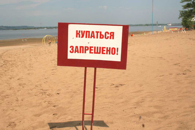 В Атырау чуть не утонуло 16 человек