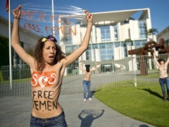 В Тунисе активистки Femen осуждены на четыре месяца