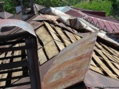 В Мангистауской области сильный ветер сорвал кровли зданий