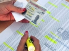 Власти Венесуэлы введут систему продуктовых карточек
