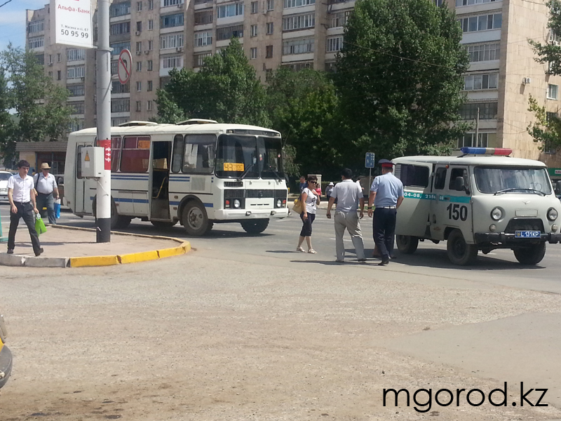 Уральск. На «Универмаге» автобус наехал на пешехода