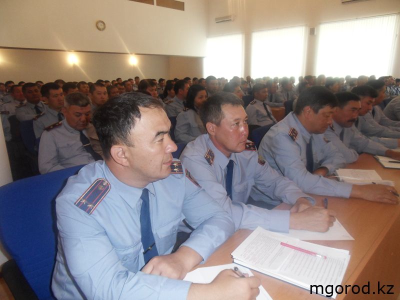 Аким ЗКО встретился с участковыми полицейскими
