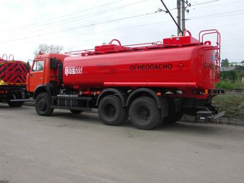 В ЗКО опрокинулся четырехтонный «КамАЗ» с соляркой
