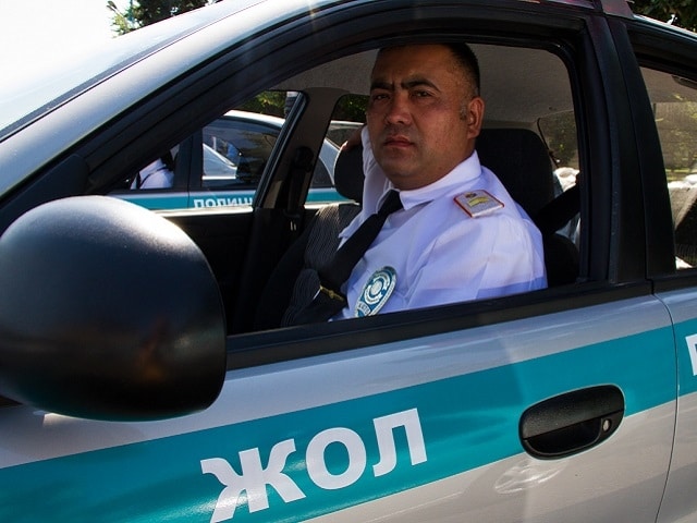 Дорожные полицейские должны ездить на быстрых авто