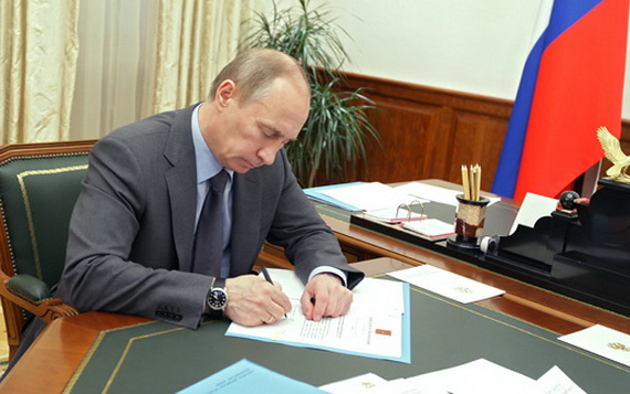Путин запретил гей-пропаганду среди детей