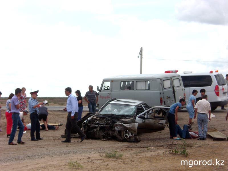 В ДТП в Атырауской области погибли трое