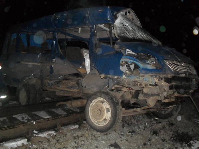 В Атырау поезд столкнулся с автомашиной «Газель»