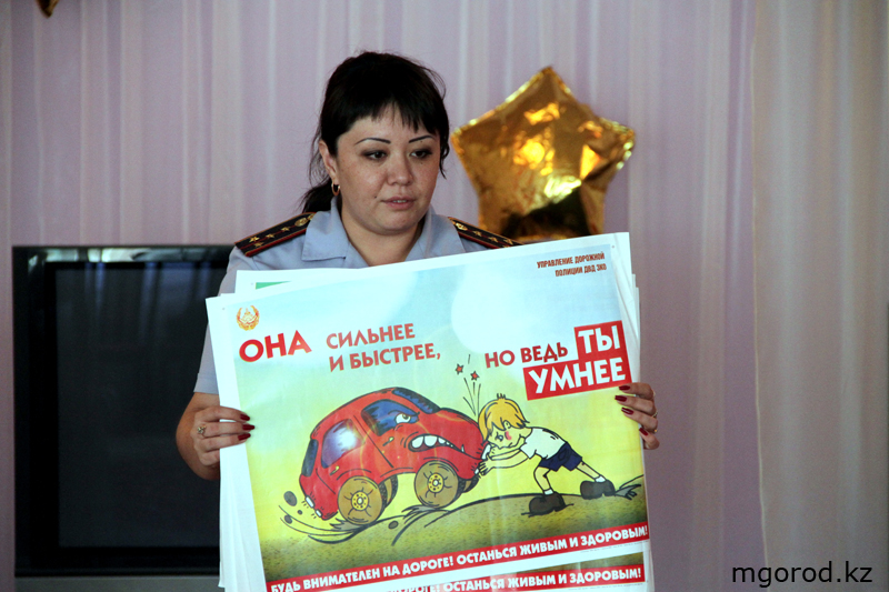 В Уральске детдомовцу гаишники подарили велосипед