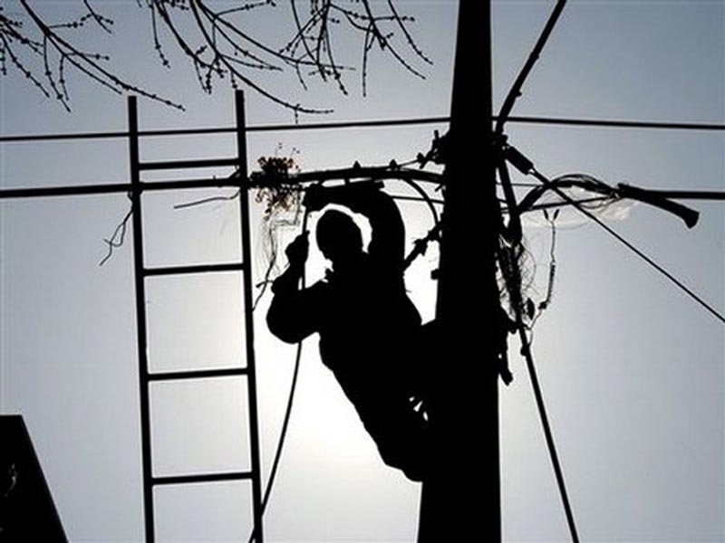 145 жилых домов остались без электричества в Атырауской области