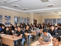 Более 5 тысяч казахстанских студентов обучаются на трех языках