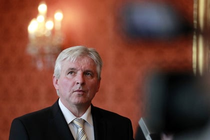Парламент Чехии объявил вотум недоверия новому правительству