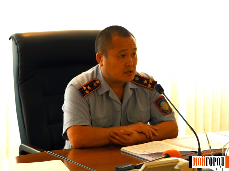 Начальника ДВД ЗКО чуть не сбили на пешеходном переходе