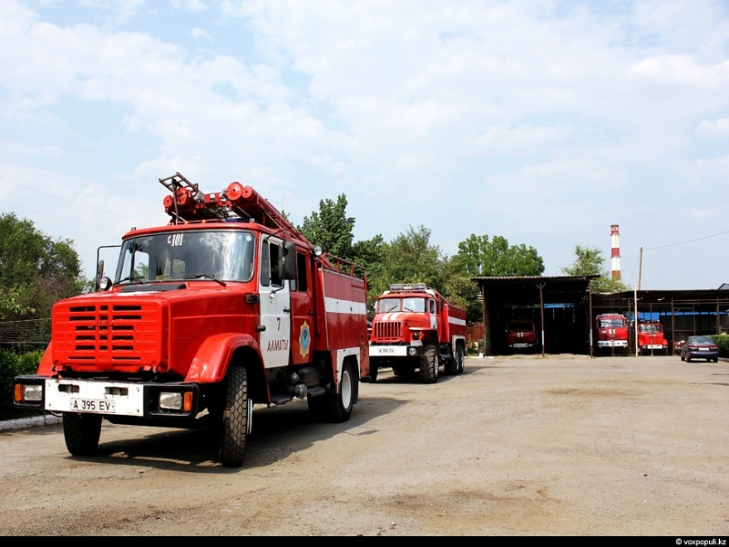 Двое взрослых и один ребенок пострадали в пожаре в Атырау