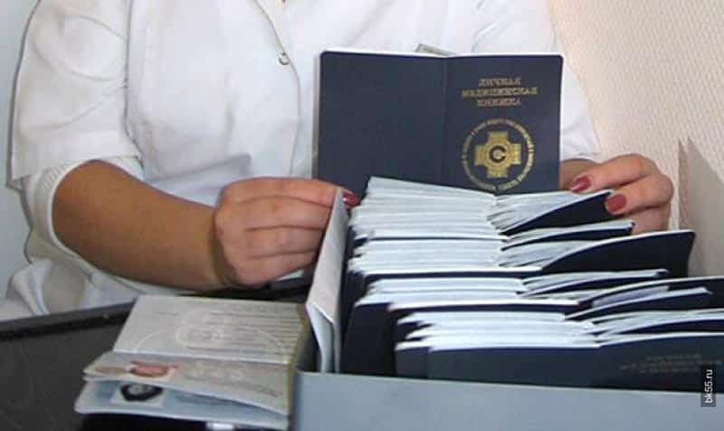 В атырауском  кафе узбек работал поваром без санкнижки