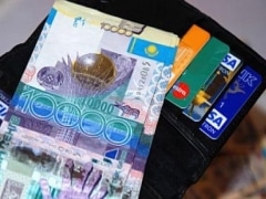 Коммунисты просят выплачивать казахстанцам зарплату дважды в месяц