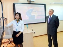 Назарбаев поручил решить проблему аварийных школ