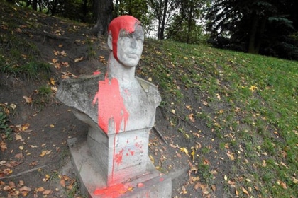 В Польше вандалы осквернили мемориал советских воинов