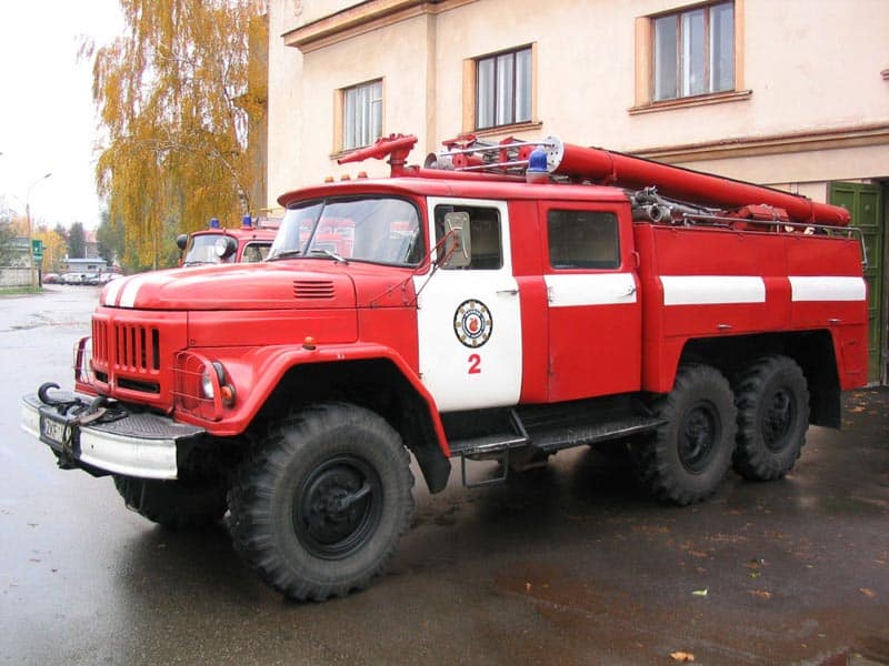 В Уральске пожарные не могут проехать к месту ЧП
