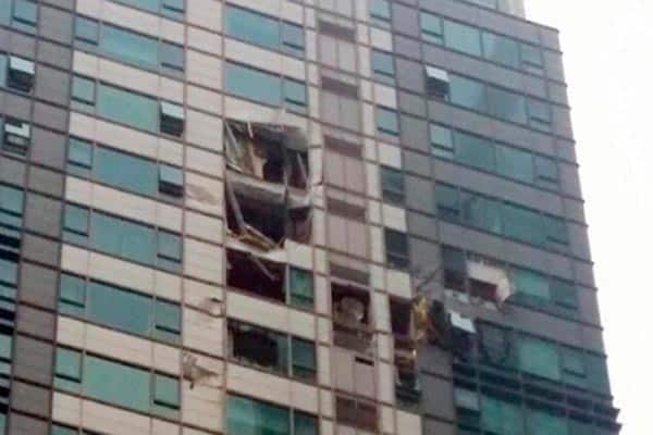 Вертолет врезался в небоскреб в Сеуле