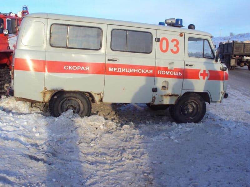 В ЗКО машина скорой помощи провалилась под лед