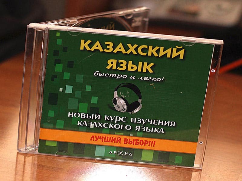 В Актобе воспитанник детдома получил квартиру за вклад в развитие госязыка