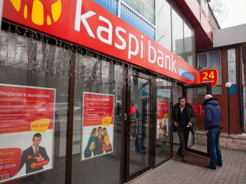 На Kaspi банк подали в суд из-за годовой ставки в 113%