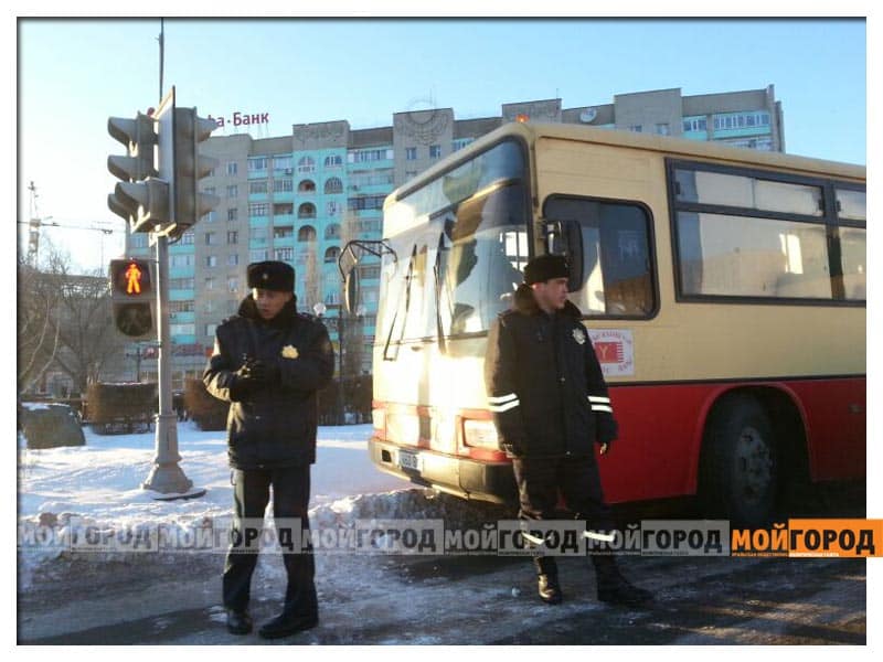 Уральск. Автобус 22 маршрута попал в аварию