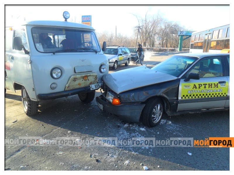 В Уральске машина скорой помощи попала в ДТП