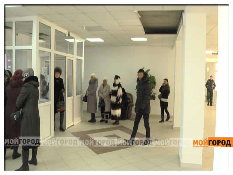 В Уральске в новой поликлинике обвалился гипскартонной потолок