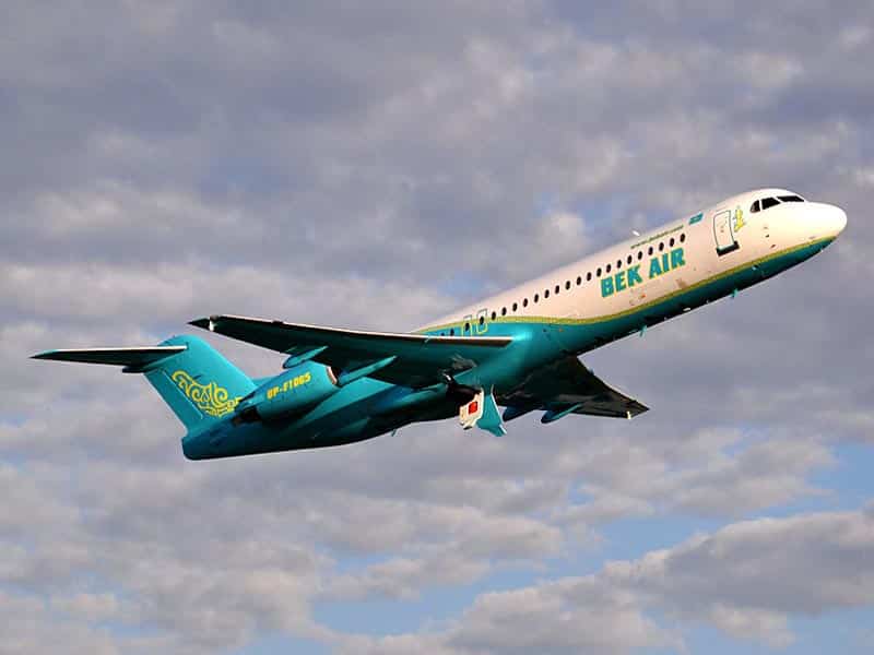 Самолет авиакомпании Bek Air вернулся в Алматы сразу после взлета