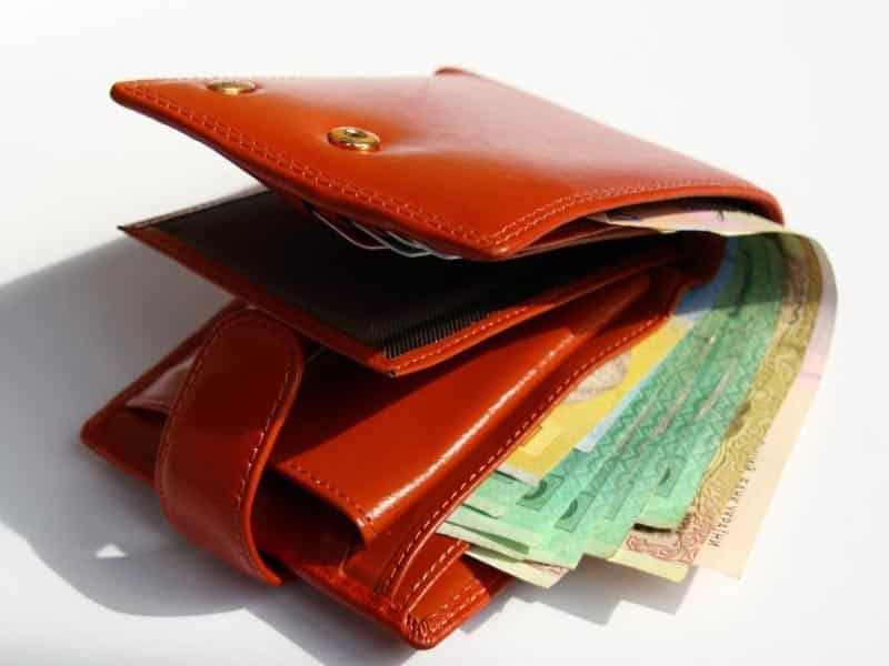 В Актобе не могут найти желающих на оклад в 150 тысяч тенге