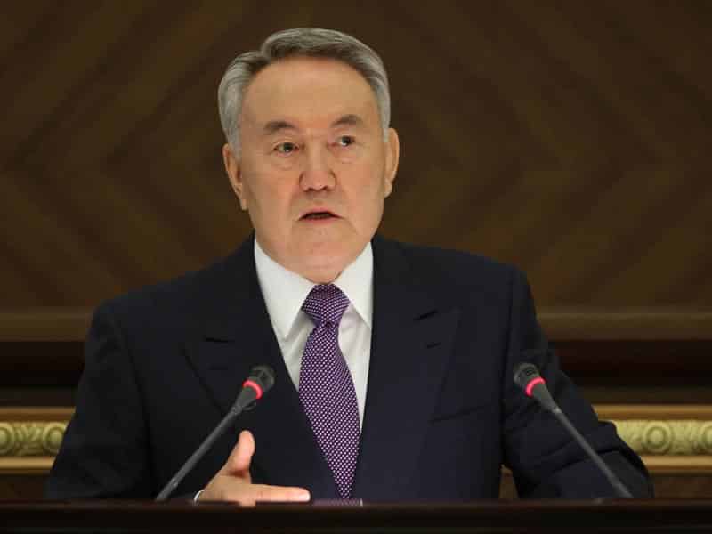 Назарбаев пригрозил правительству отставкой