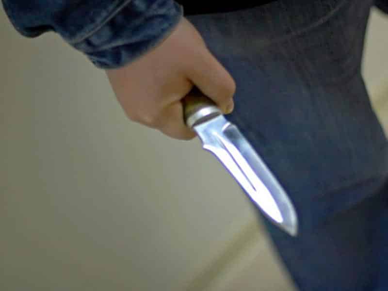 В Актобе студент едва не зарезал друга из-за 50 единиц