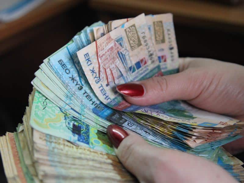 В Актобе за взятку задержана глава инспекции связи и информатизации (ВИДЕО)
