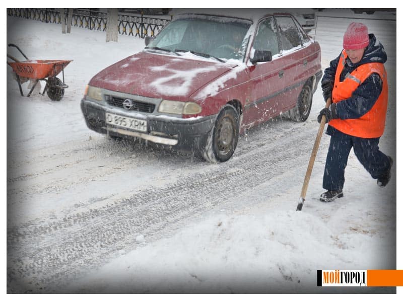 Власти Актобе пообещали вывезти снег из затопляемых районов города