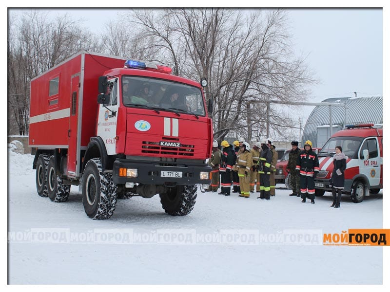 Для спасения людей на КХП пожарные привлекли поезд (ФОТО)