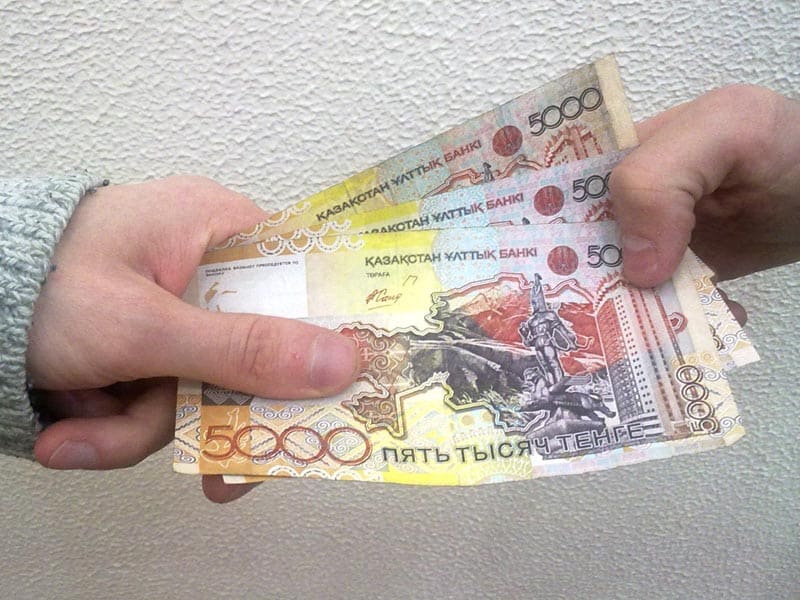 В Атырау за взятку сотруднику колонии грозит срок