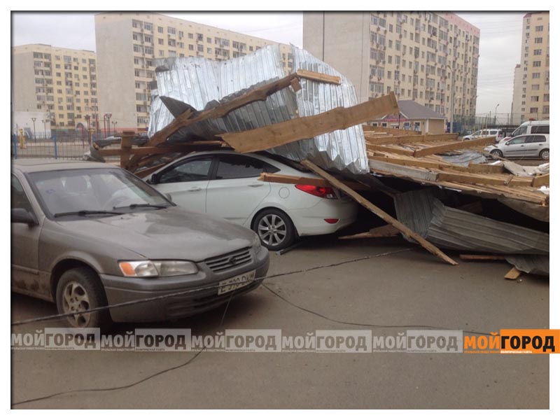 В Атырауской области устраняют последствия шторма (ФОТО)