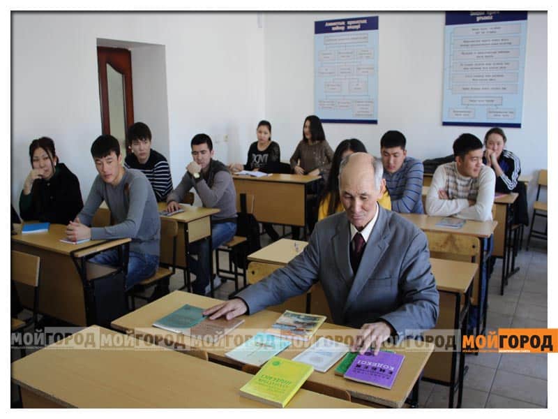 В Уральске 68-летнего студента вуза могут отчислить за неуплату (ВИДЕО)