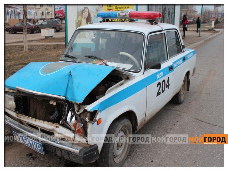 В Уральске машина ГАИ догнала и врезалась в «таблетку»