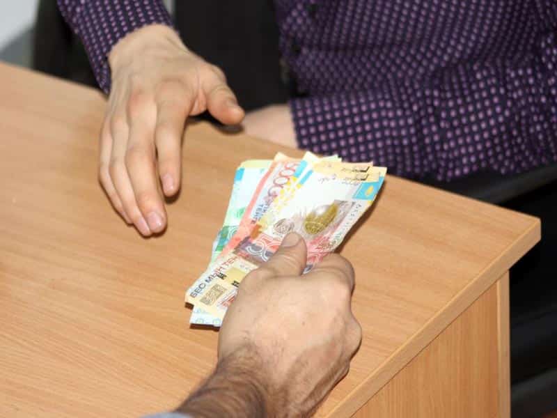 Казахстанцев обяжут доносить о фактах коррупции