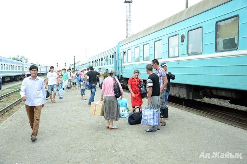 В Атырауской области сошел с рельсов пассажирский поезд