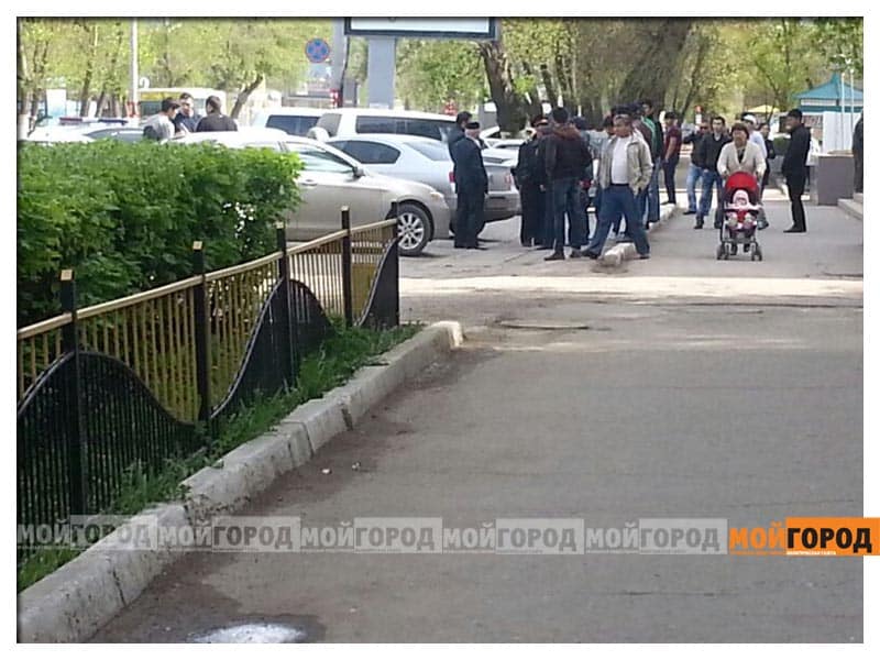 В центре Уральска произошла потасовка между двумя группами молодых людей
