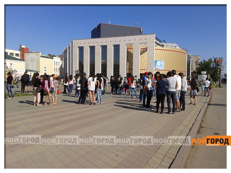 В Уральске из-за репетиции выпускного бала частично перекрыт проспект Достык