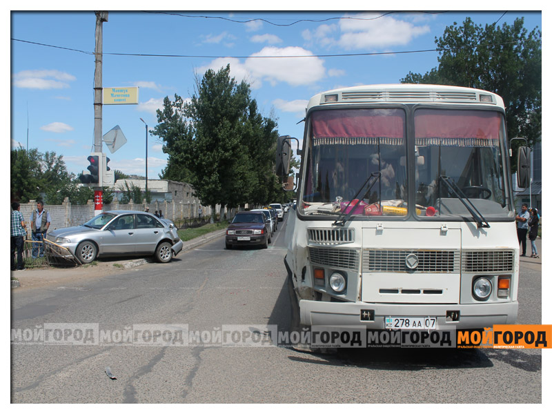 В Уральске произошло ДТП с участием пассажирского автобуса