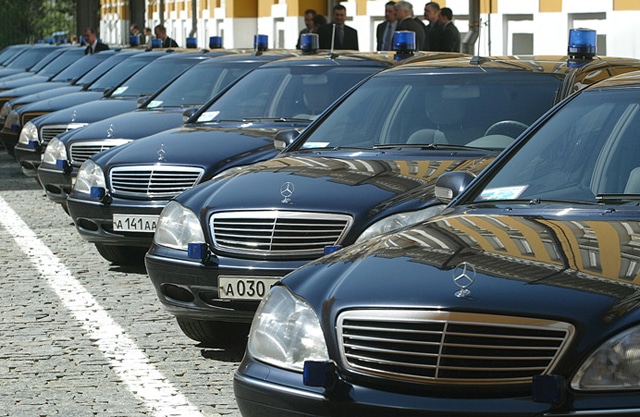 Десятки служебных авто дороже 40 тысяч долларов приобретают чиновники РК